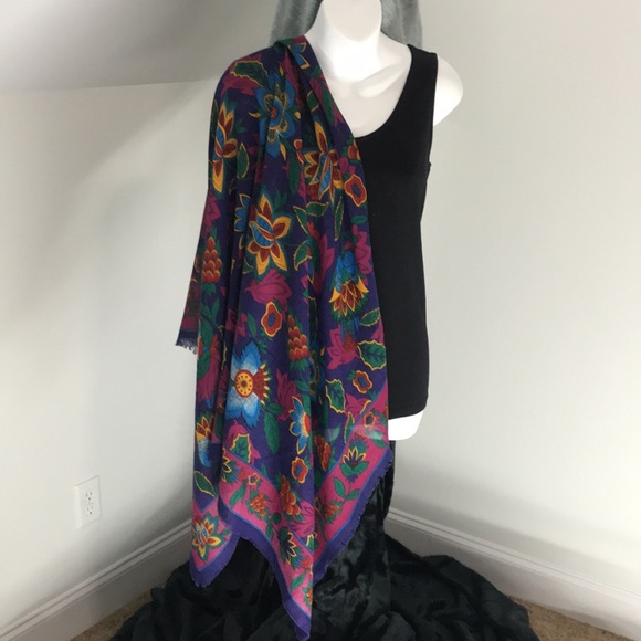 Beautiful Large Fringe Scarf From Italy - Picture 2 of 7